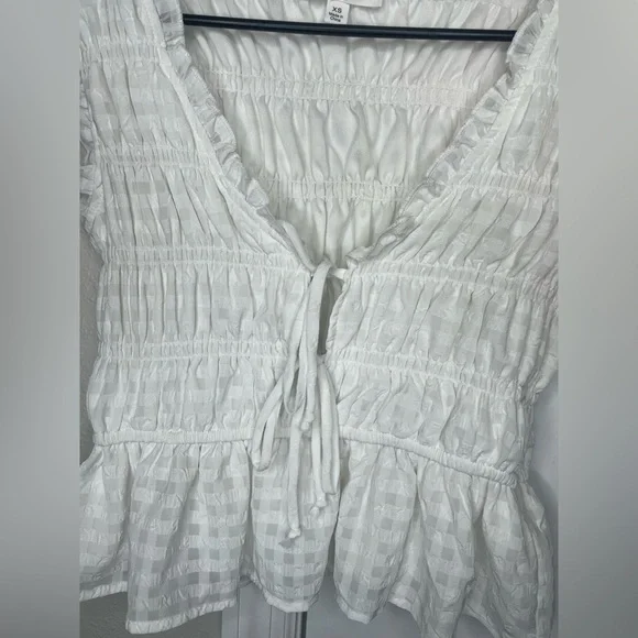 KIRIOUS Los Angeles White Ruffle Tie Front Peplum Top XS - Picture 2 of 8